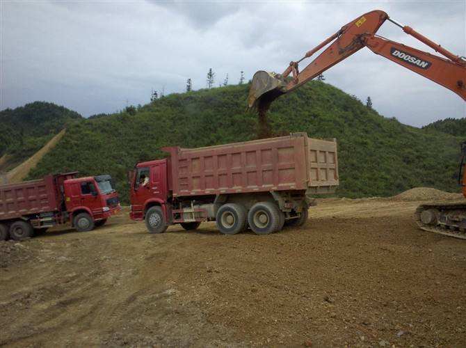垃圾土方運(yùn)輸車